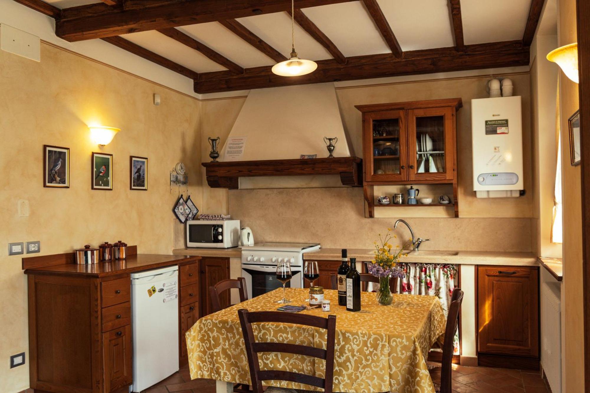 Agriturismo Casal Gheriglio Lucignano Luaran gambar
