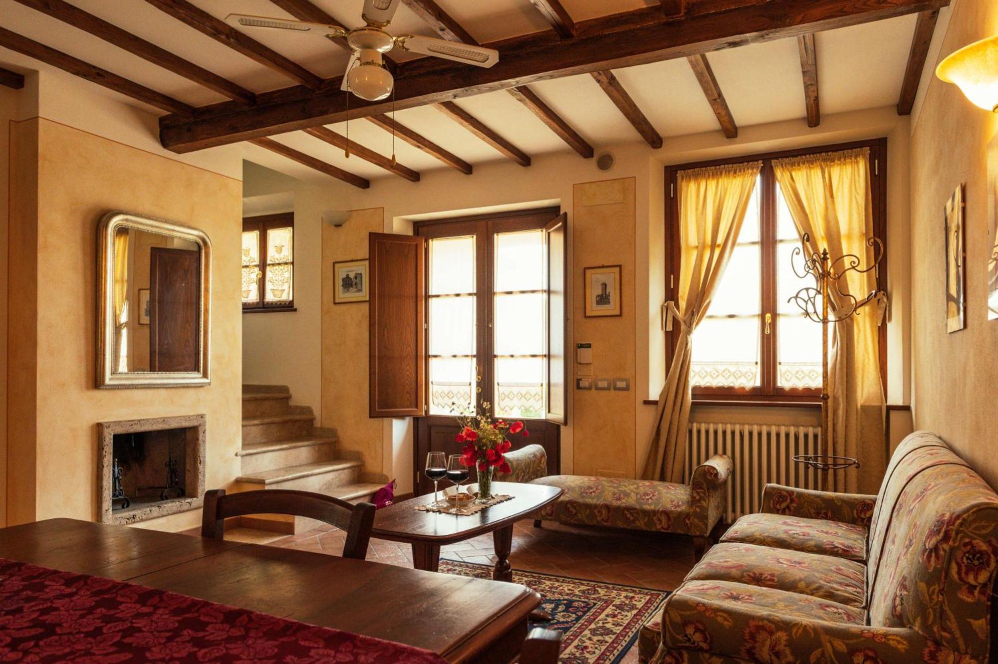 Agriturismo Casal Gheriglio Lucignano Luaran gambar