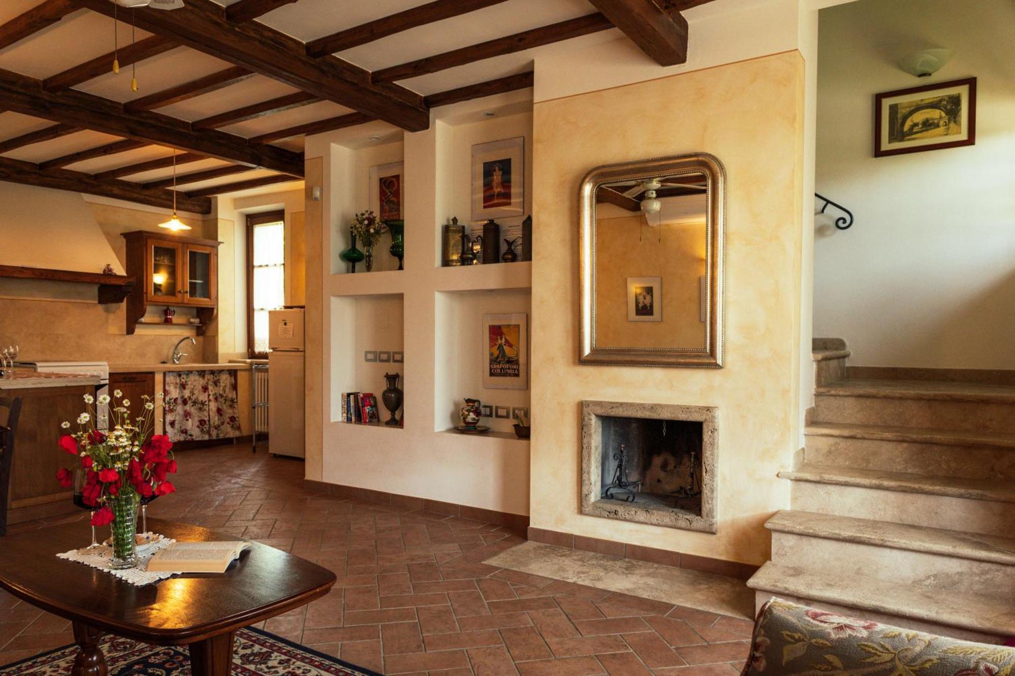 Agriturismo Casal Gheriglio Lucignano Luaran gambar