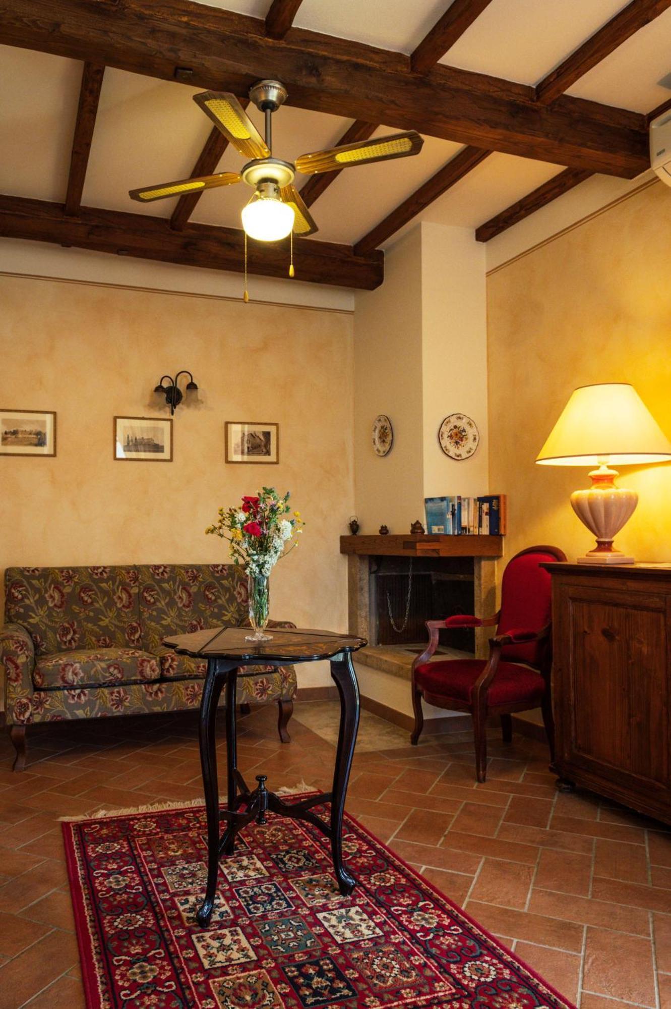 Agriturismo Casal Gheriglio Lucignano Luaran gambar