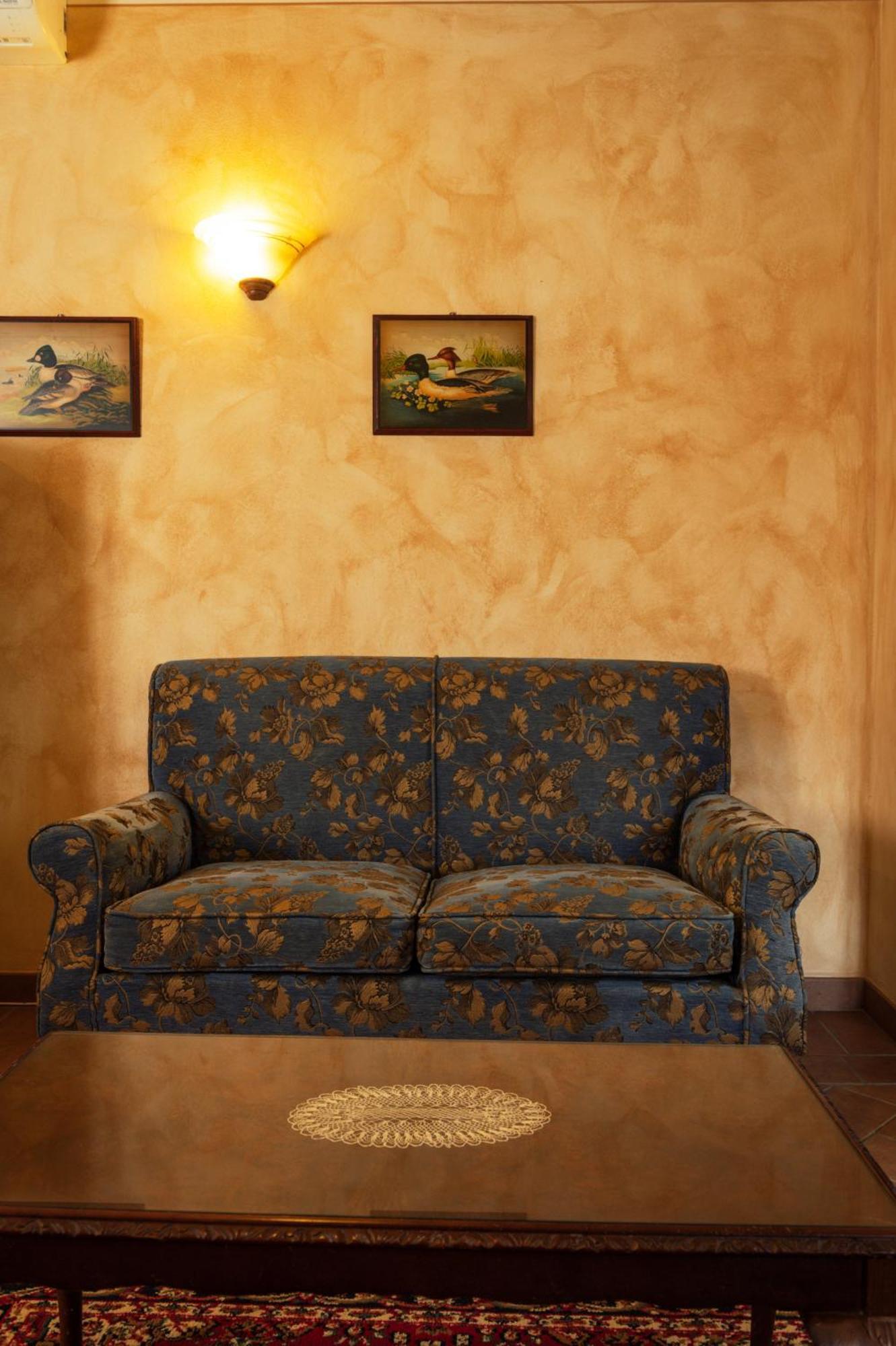 Agriturismo Casal Gheriglio Lucignano Luaran gambar