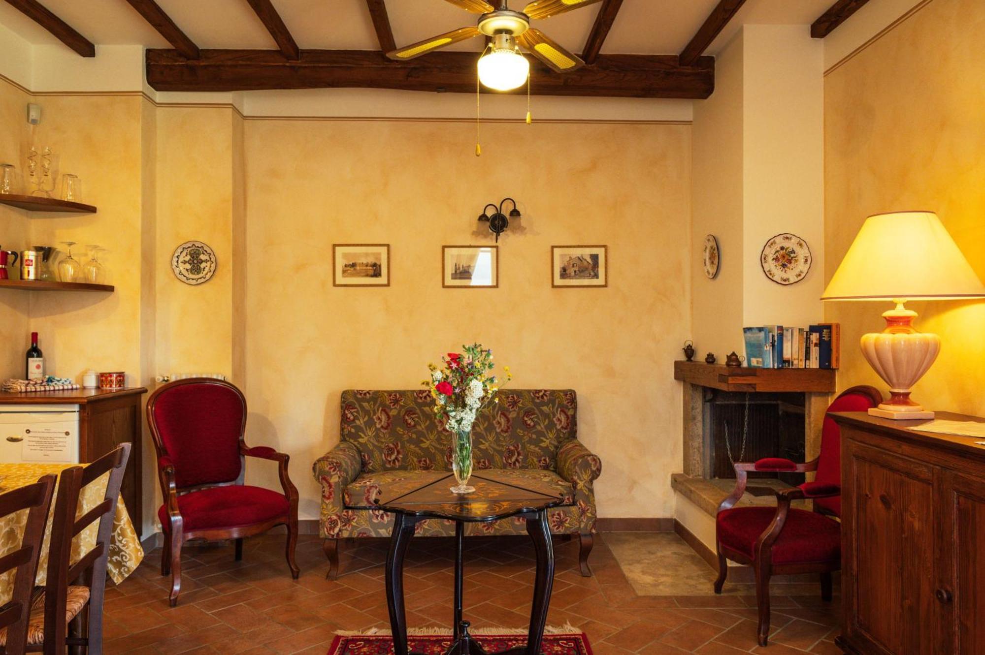Agriturismo Casal Gheriglio Lucignano Luaran gambar