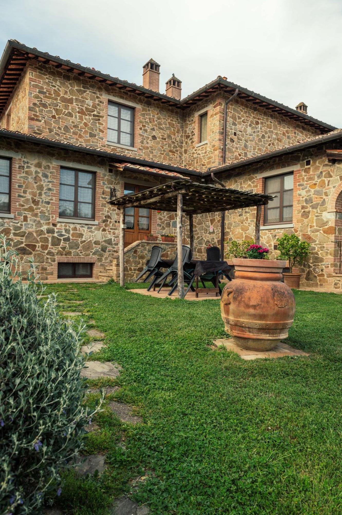 Agriturismo Casal Gheriglio Lucignano Luaran gambar