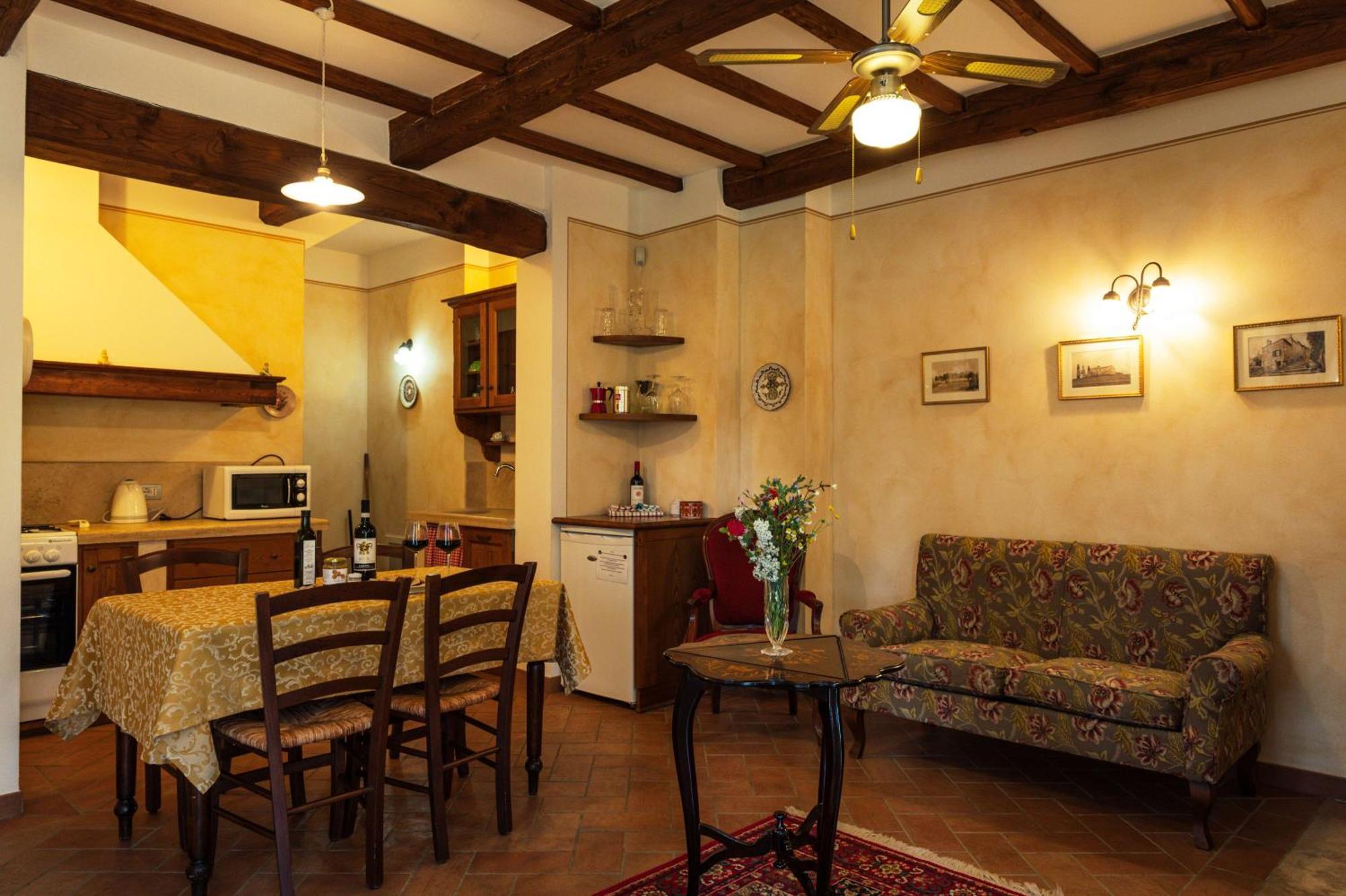 Agriturismo Casal Gheriglio Lucignano Luaran gambar